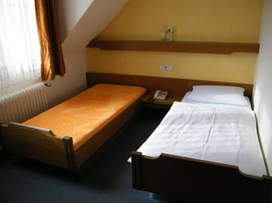 Gaestehaus Ruh - Non-Smoking Freiburg im Breisgau Eksteriør billede